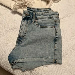 Old Navy Straight Denim Shorts - Size 6